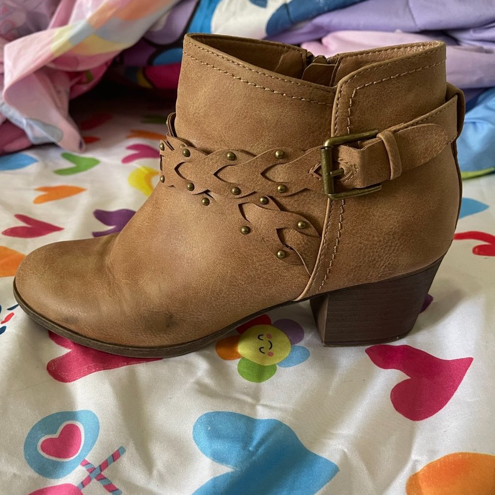 Ankle Boot - Picture 3 of 9
